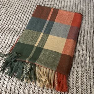 Italy design winter scarf 85% cashmere 15 % viscose new no tags